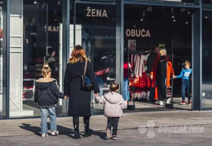 Inspekcija u mostarskom tržnom centru: Posjetitelji došli da kupuju –