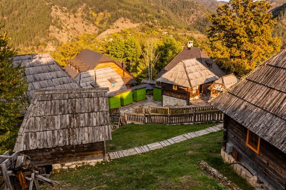 Tri sata od Beograda čeka vas čarobna planinska oaza: Prošećite ulicom Novaka Đokovića i uživajte u bajkovitim prizorima