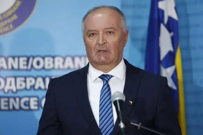 Helez vlastima u RS: Ne igrajte se, Oružane snage BiH