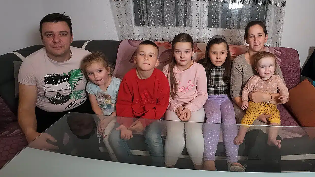 Obitelj Kitchin konačno je dobila struju i vodu u kući, kupila konja