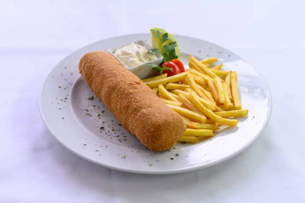 Svi ga rado jedu, ali malo ko zna kako da pravilno iseče Karađorđevu šniclu: Ovako nema šanse da zabrljate.