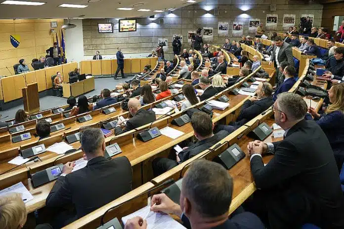 Žestoka rasprava o kupovini zgrade za smještaj UIO u Parlamentu