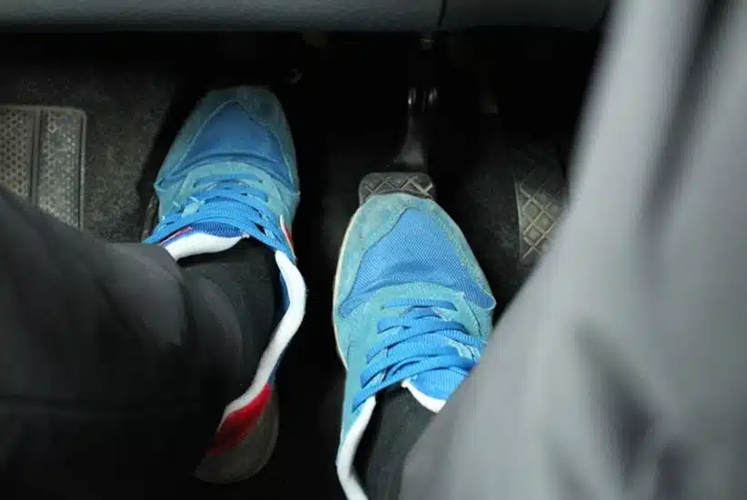 Da li treba pritiskati kvačilo ili ne kada se “pali” auto?
