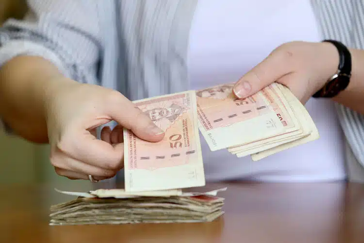 Udruženje poslodavaca FBiH traži isplatu neoporezive naknade do 450 KM na plate radnika – Poslovne novine
