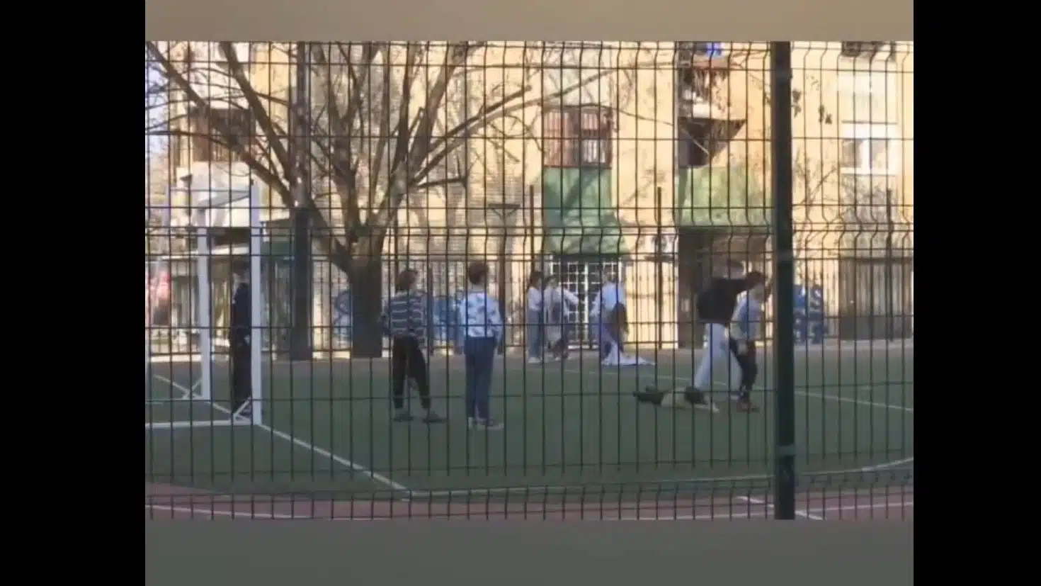“Je li ionako, u ovom odjelu, jeftino”: novinar RTS -a pitao je učenike u školi i postao junak dana