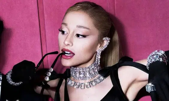 Predstavljena kolekcija nakita: Ariana Grande spaja muziku i modu