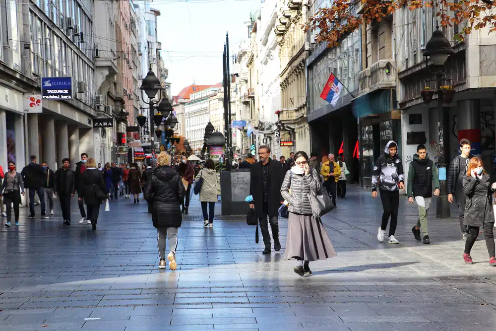Te su tenisice bile najtraženiji model prošlog ljeta: odvažna verzija košta 3.990 dinara i bit će proljetni hit