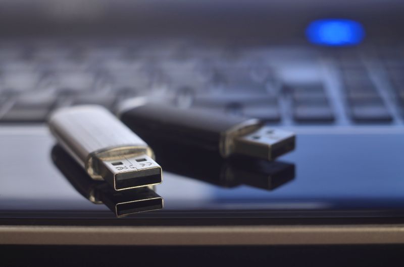 USB stick na laptopu