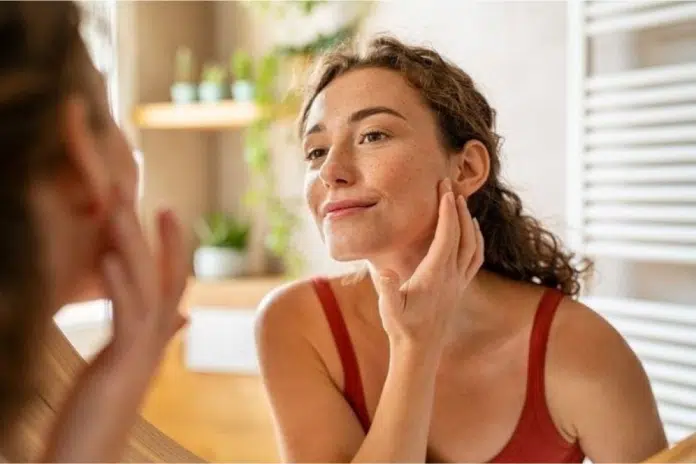 Efekat face liftinga: Riješite se otečenog lica uz ovaj trik
