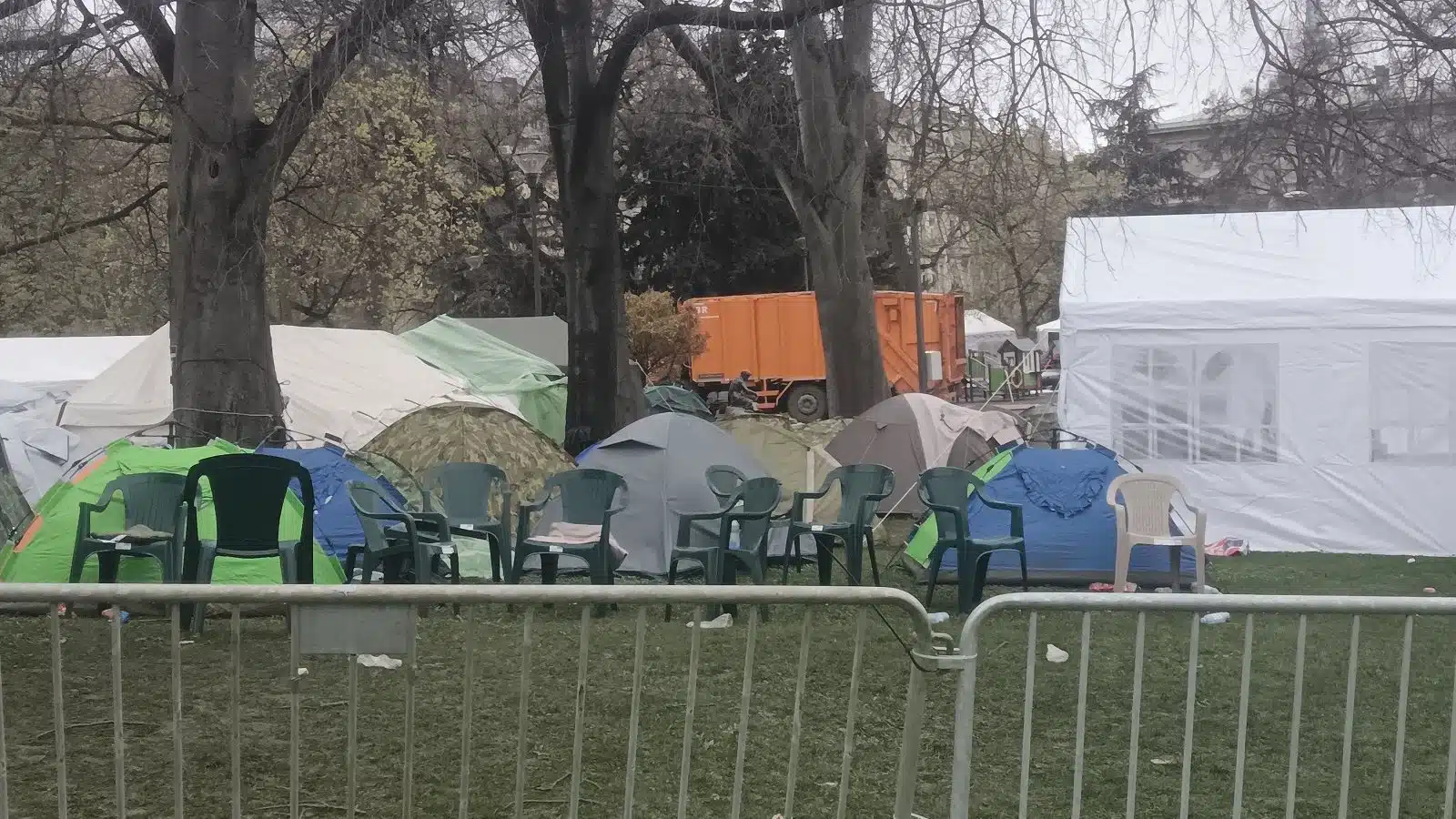 “Ispunjeni zahtjevi, idite na studij”: Ljudi imaju ideje zašto se “Studenti 2.0” povlače iz Pioneer Parka