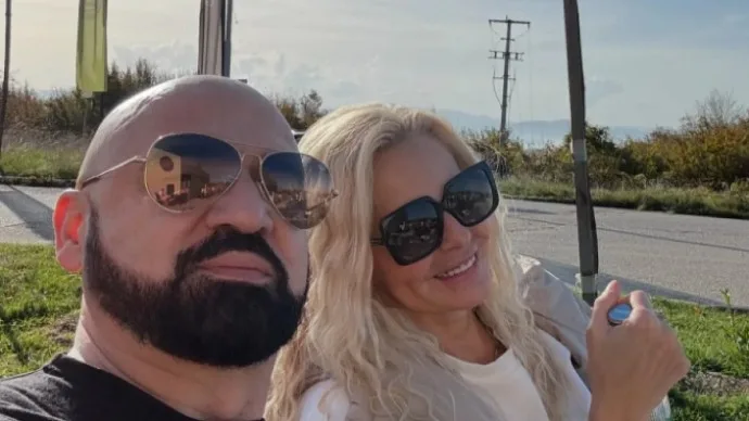 Ministar nije spasio: Isakova supruga proslavila je njegov rođendan, kupio joj je luksuznu “zvijer”?