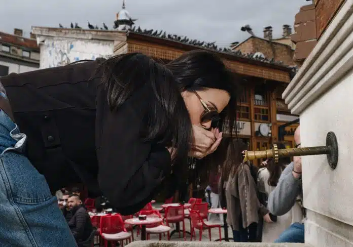 Pojavile se stare fotografije iz Sarajeva: Milica Pavlović u društvu