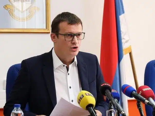 Božović za Delo: Dodik je ogroman teret Beogradu