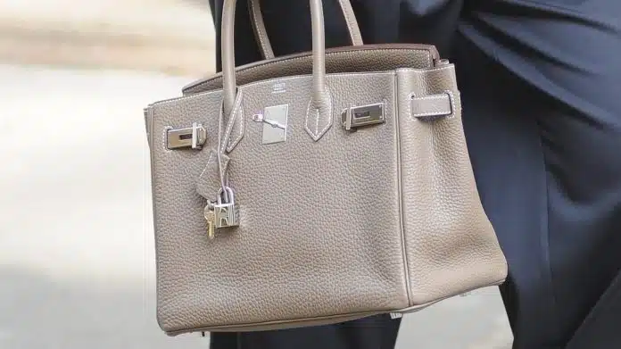 Luksuzna moda i održivost: Skriveni troškovi glamura s lažnim brendovima
