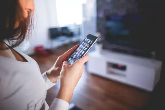 Odmah ugasite telefon ako primijetite ova tri znaka