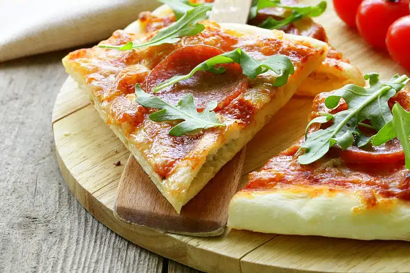 Ukusno, hrskavo i brzo: Napravite savršenu pizzu u lisnatom tijestu