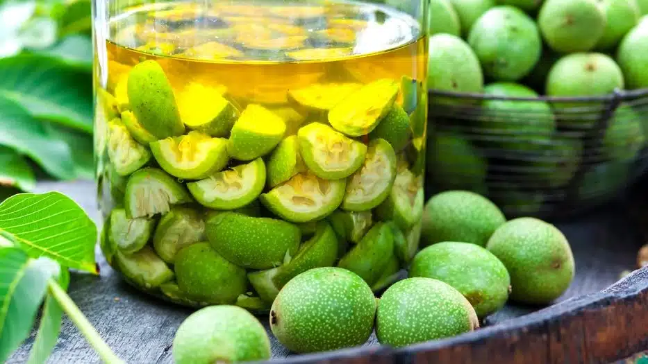 Domaća Orahovača: recept, priprema i korisna svojstva