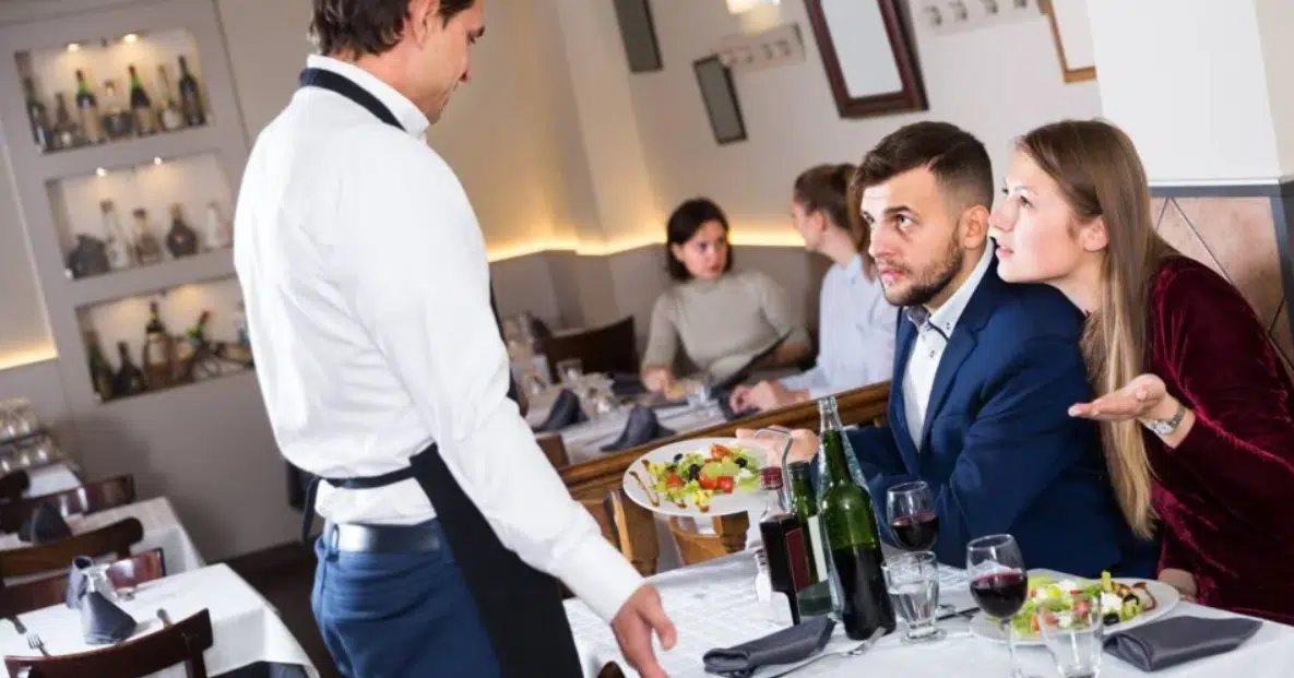 “Djeca danas ne znaju za granice i svi su pogrešni roditelji”: Ovo je fotografija iz restorana oko kojeg se cijeli internet svađao