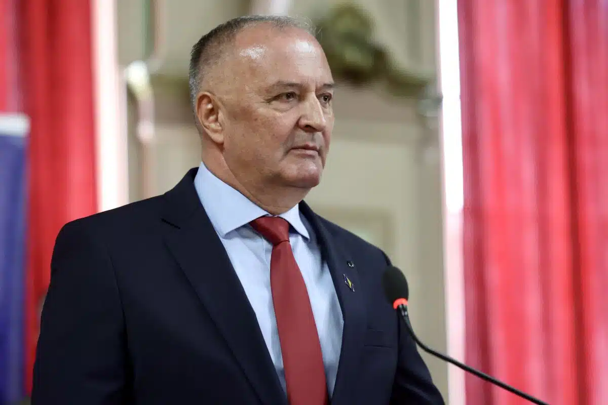 Helez: Prvo izvinjenje, a onda nastavak vojne saradnje sa Srbijom