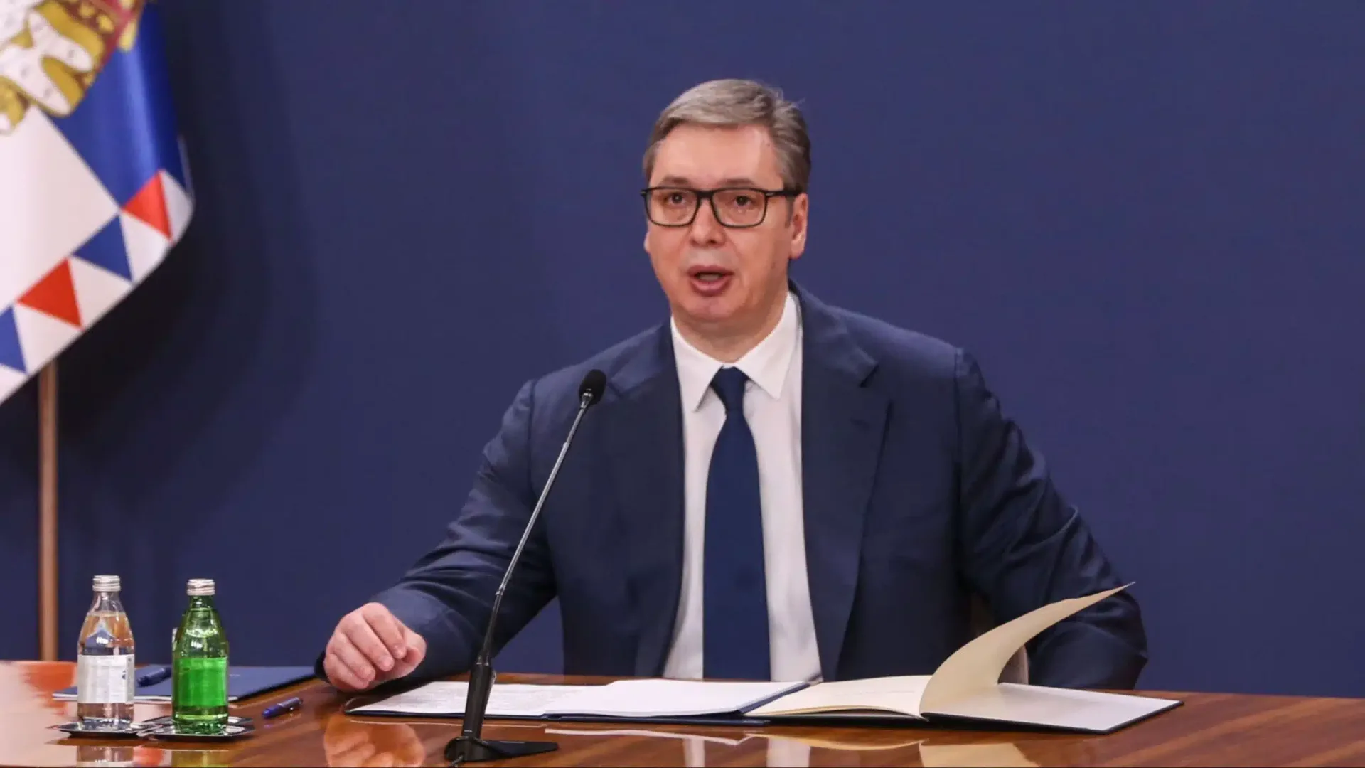 Obratili se Vučić i Dačić: “Povrijeđeno je ukupno 48 policajaca, privedeno 38 osoba, nikoga nećemo pomilovati”