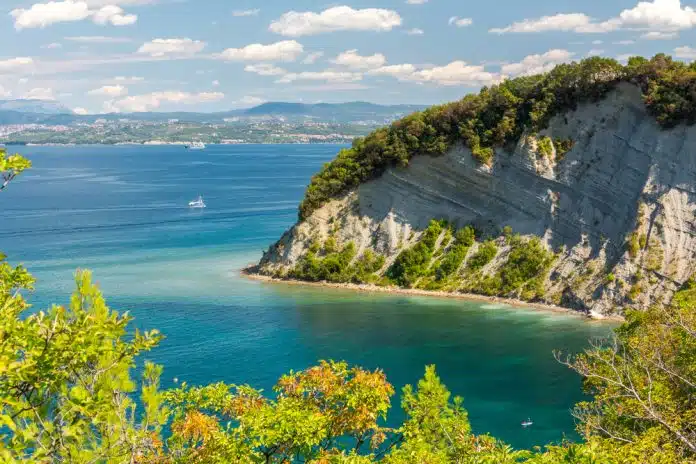 Ova je plaža skriveni dragulj Jadrana: zaboravite kafiće i ležaljke