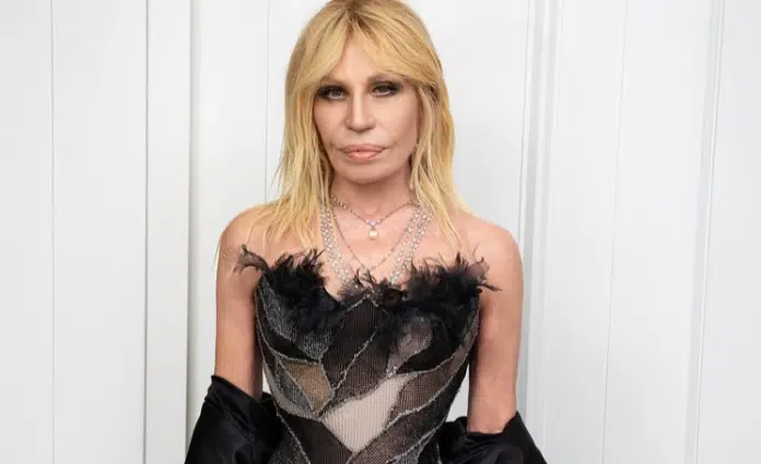 Zavirite u raskošnu garderobu modne kraljice Donatelle Versace