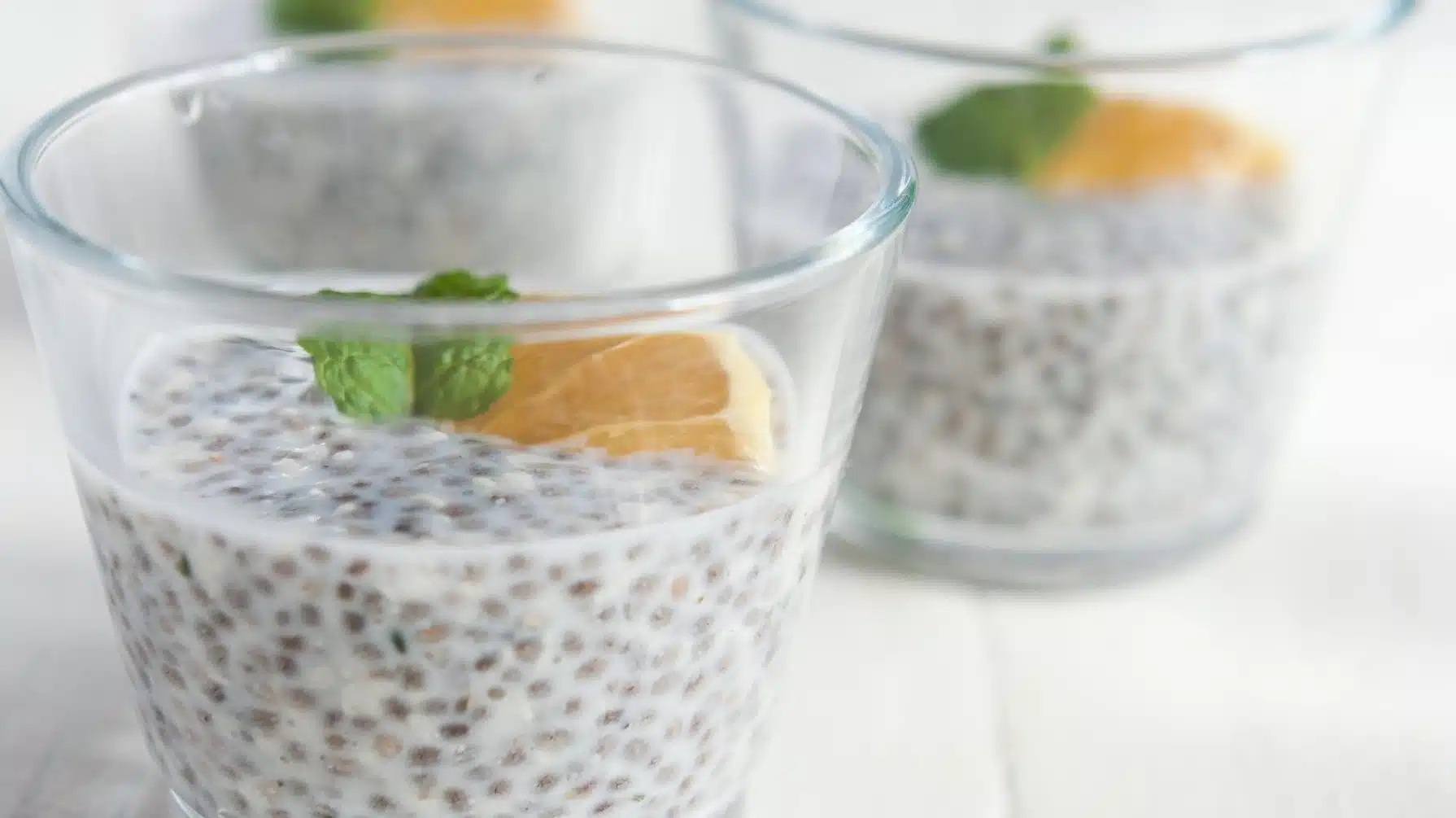 Chia puding s kokosovim mlijekom i voćnim: zdrav doručak za dobar početak dana
