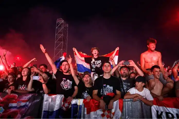 Koncert Thompsona obilovao je simbolima i porukama koje su u