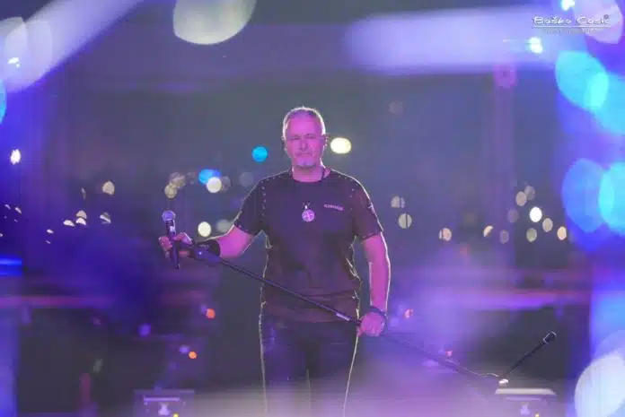 Thompson “zavio” susjede u prirodnu crnu: Zagrebom odjekivalo “Za dom