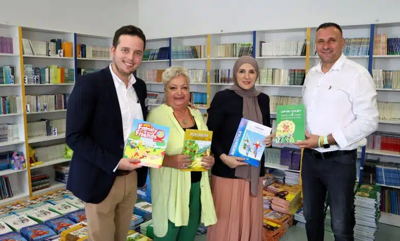 Premijer Uk i ministrica Hota-Muminović posjetili OŠ ‘Osman Nuri Hadžić’: Besplatni udžbenici i milionska ulaganja u obrazovanje