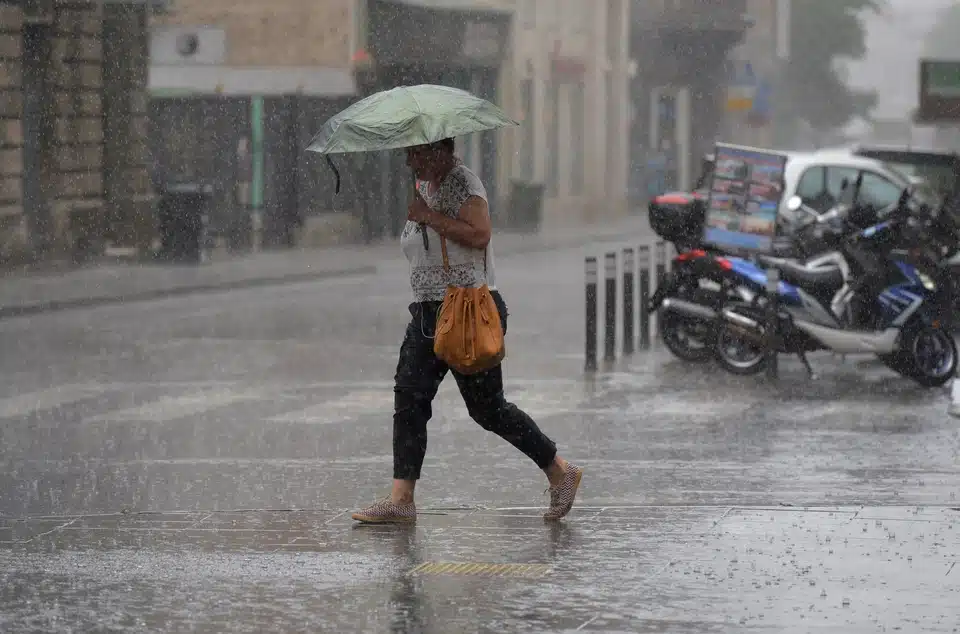 Jako nevrijeme stiže u BiH, upaljen narandžasti meteoalarm: Pročitajte upozorenje meteorologa!