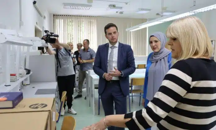 Uk i Hota-Muminović posjetili Srednju zubotehničku školu: Višegodišnji projekt modernizacije