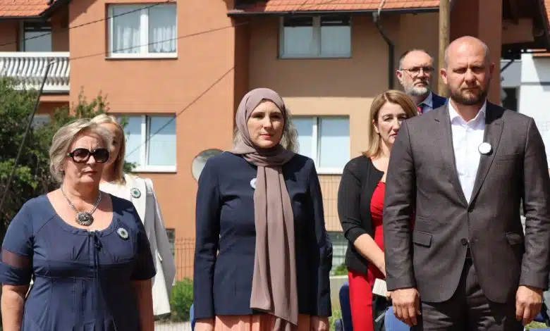 Uz podrsku Ministarstva otvoren Park sjećanja u OŠ Behaudin Selmanović: Cvijet Srebrenice kao trajni simbol kulture pamćenja