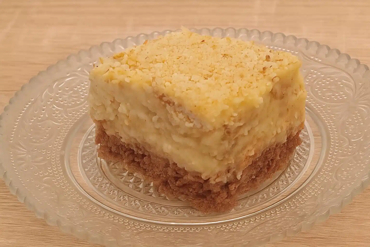 Torta s orasima i kantama – jednostavan i sočan desert