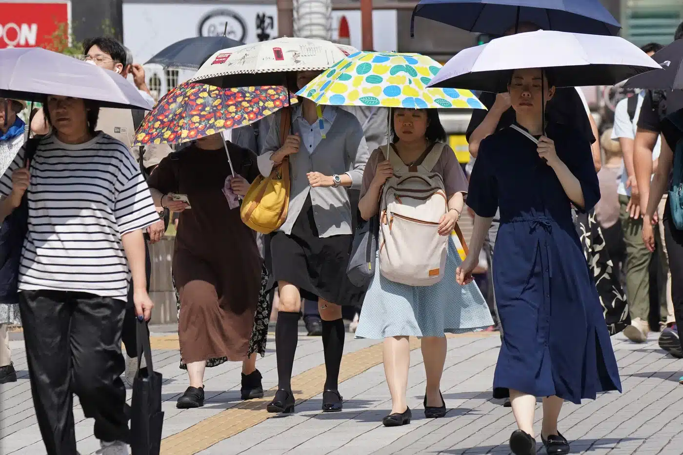 Zašto Japanci često nose kišobrane: razlog nije ni kiša, niti sunce