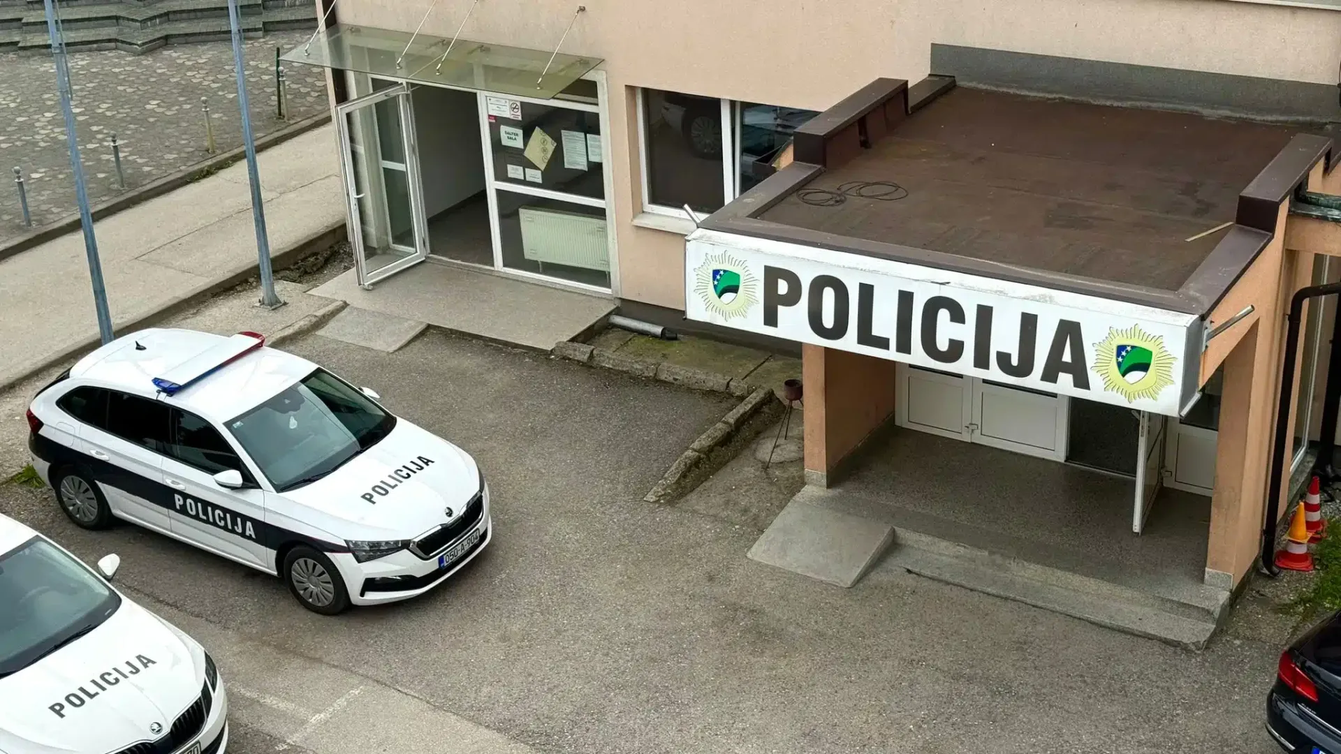 Policajci uhićeni u akciji protiv mreže za iskorištavanje i prostituciju maloljetnica
