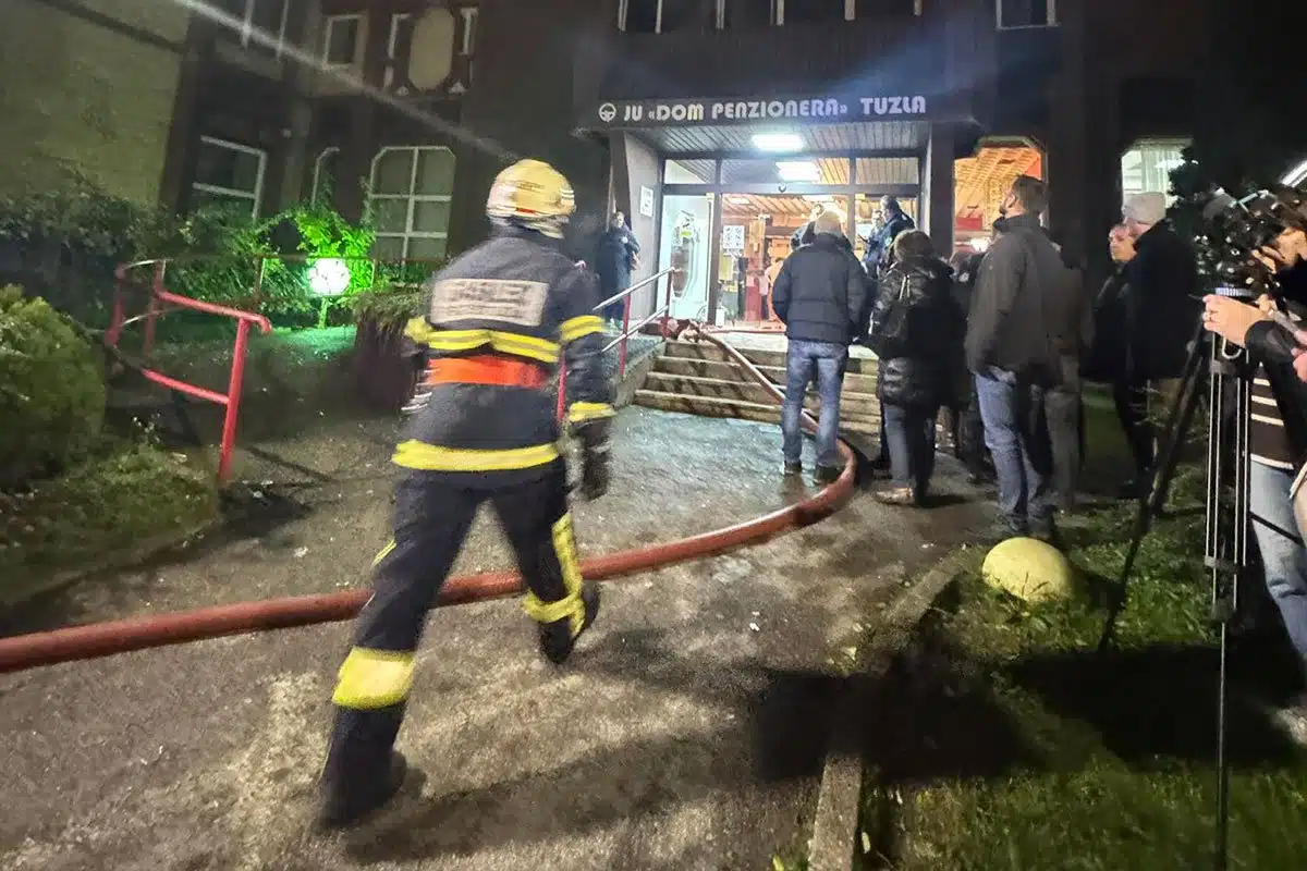 Fotoreporter iz Tuzle objavio šokantan status: “Kaotično stanje. Tata, tata…”