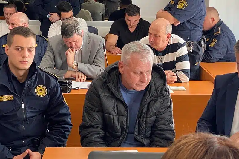 Jezivi iskazi žrtava iz Tuzle: Inspektor im davao drogu, policajci ugovarali mušterije, a profesor poklonio auto