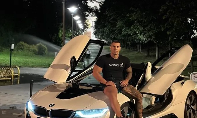 Ko je “Ćaletov sin” koji navodno ima snimku sa Majom Marinković? Bahati bogataš skakao u centru Beograda po autu!