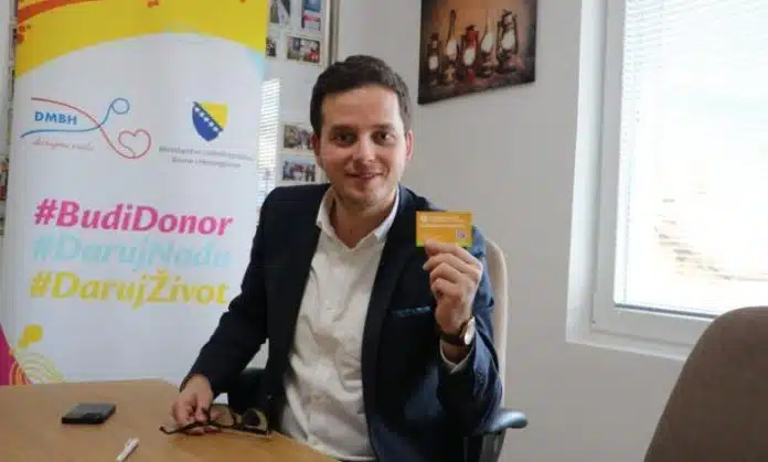 Premijer Uk potpisao donorsku karticu, pozvao sve da razmotre ovu