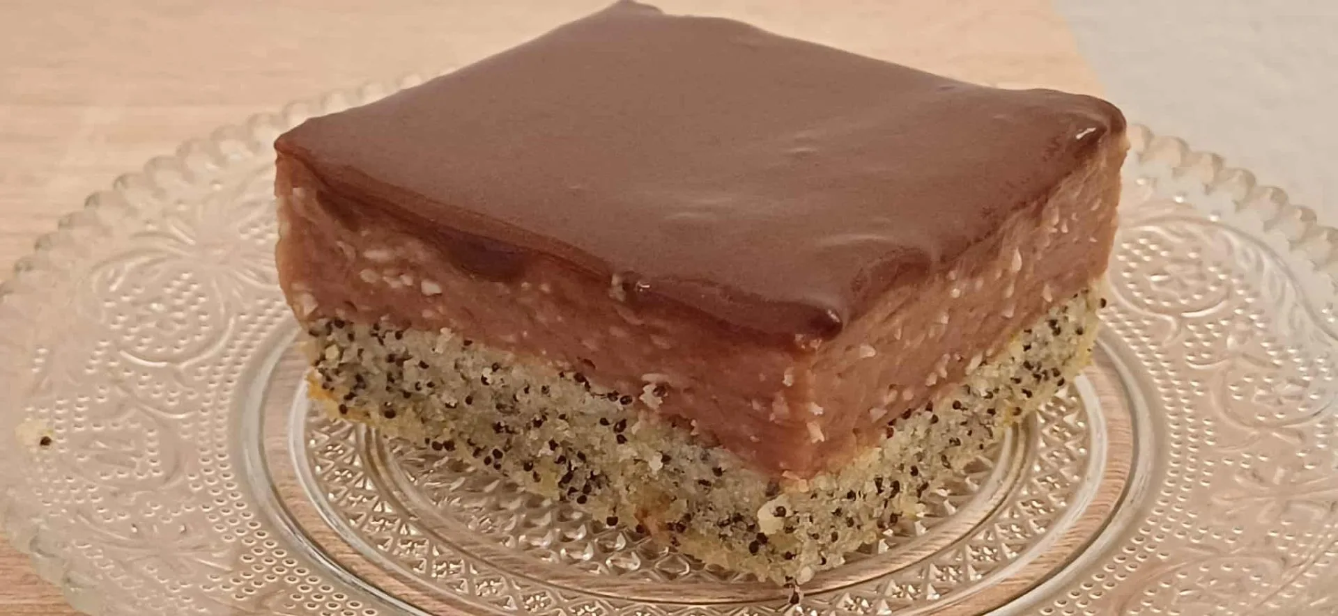 Torta s makom i duplom kremom – glazura bez čokolade oduševila je sve