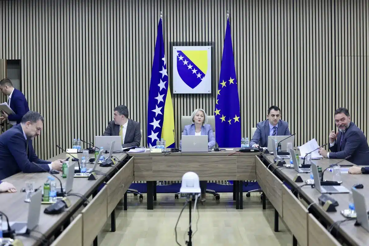 Vijeće ministara BiH usvojilo odluku, ide isplata 1.000 KM pomoći za zaposlene u bh. institucijama