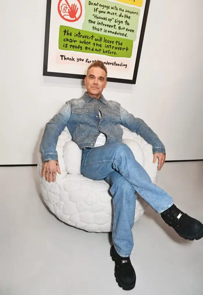 Introvert Chair je prvo dizajnersko ostvarenje Robi Vilijamsa