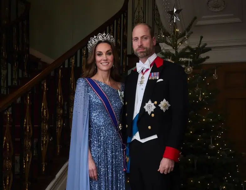 Kate Middleton zablistala s 2.600 dijamanata na glavi i bajkovitoj haljini na banketu u Windsoru