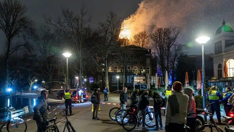 Amsterdam pod vatrom: crkva uništena, dvoje mrtvih u nasilju pirotehnikom