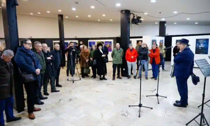 U Galeriji BKC-a postavljena izložba postera “Sarajevske zime” umjetnika Kemala