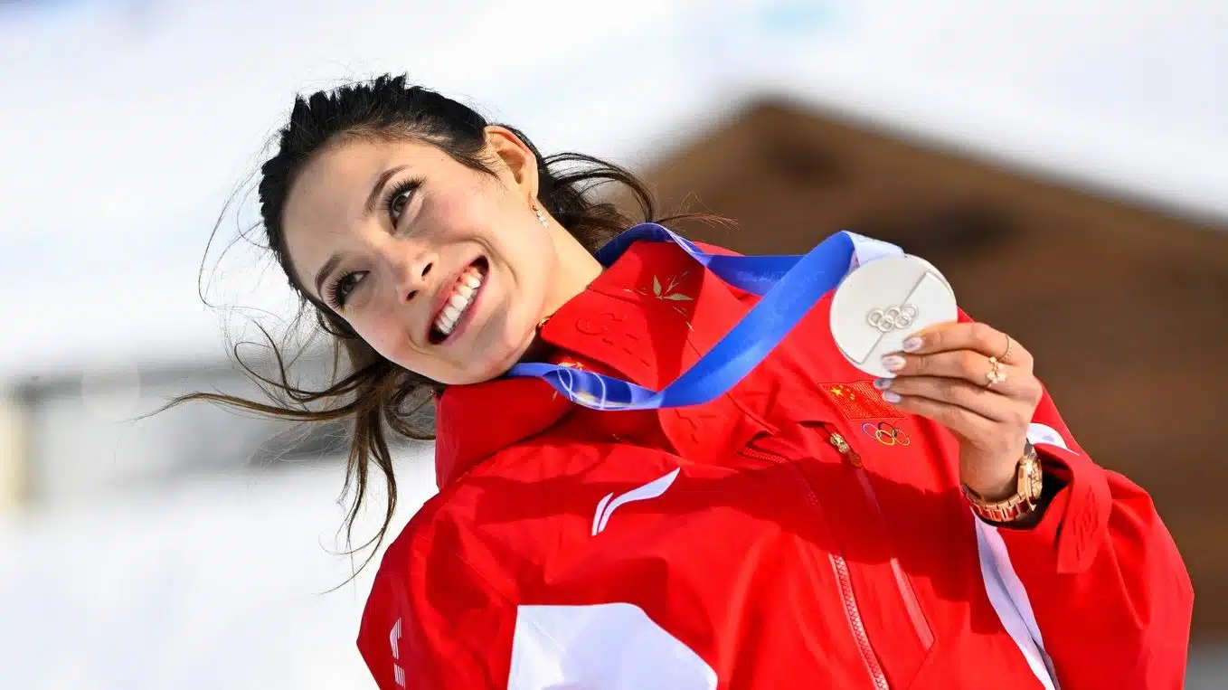 Eileen Gu: Od modne piste do skijaške staze – doslovno