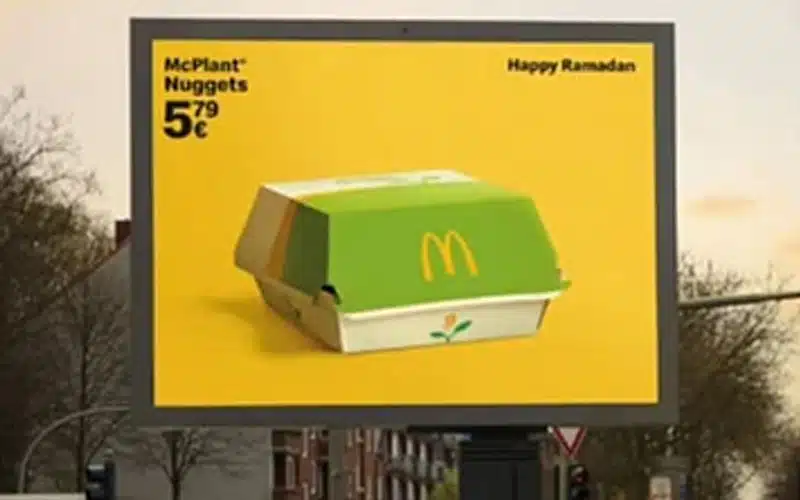 McDonald’s je tokom posta sakrio hranu, panoi svijetle samo za sehur i iftar