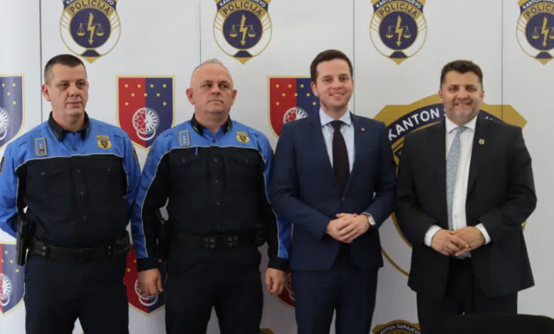 Novim Kolektivnim ugovorom Vlade KS i Sindikata policije omogućeno povećanje plate za oko 80% policijskih službenika, onih koji rade na terenu