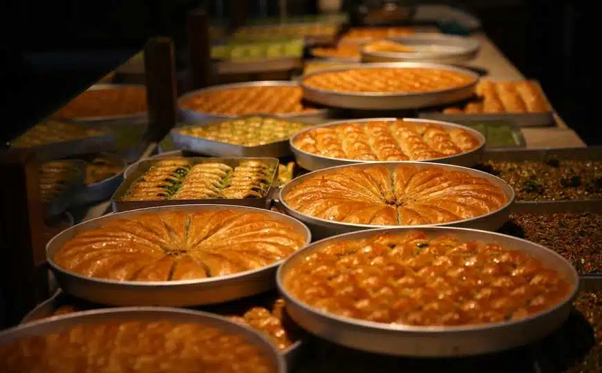 Taste Atlas je baklavu proglasio “legendarnom slasticom”, a na listi su i bosanske ruže